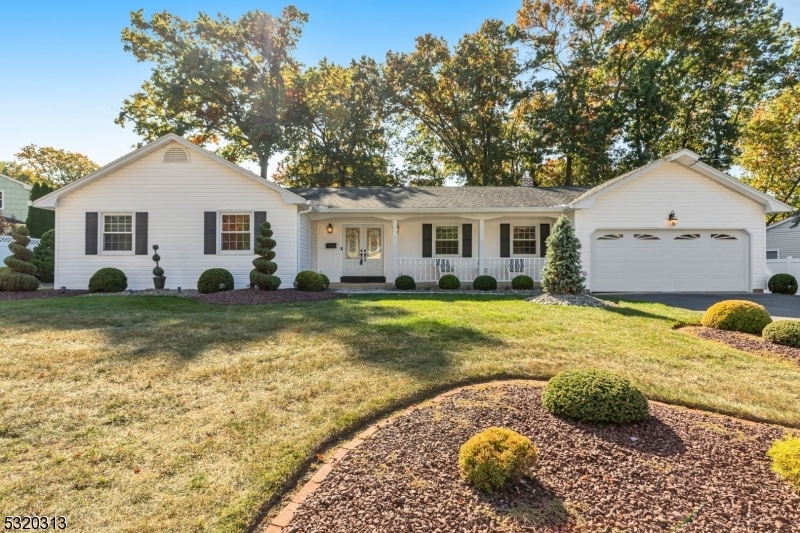 Property Photo:  4 Hunter Ct  NJ 08816 