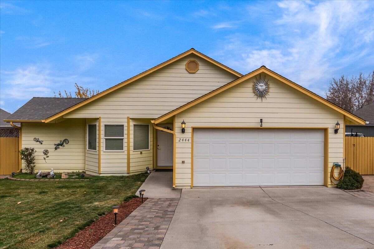 Property Photo:  2444 SW 33rd Street  OR 97756 