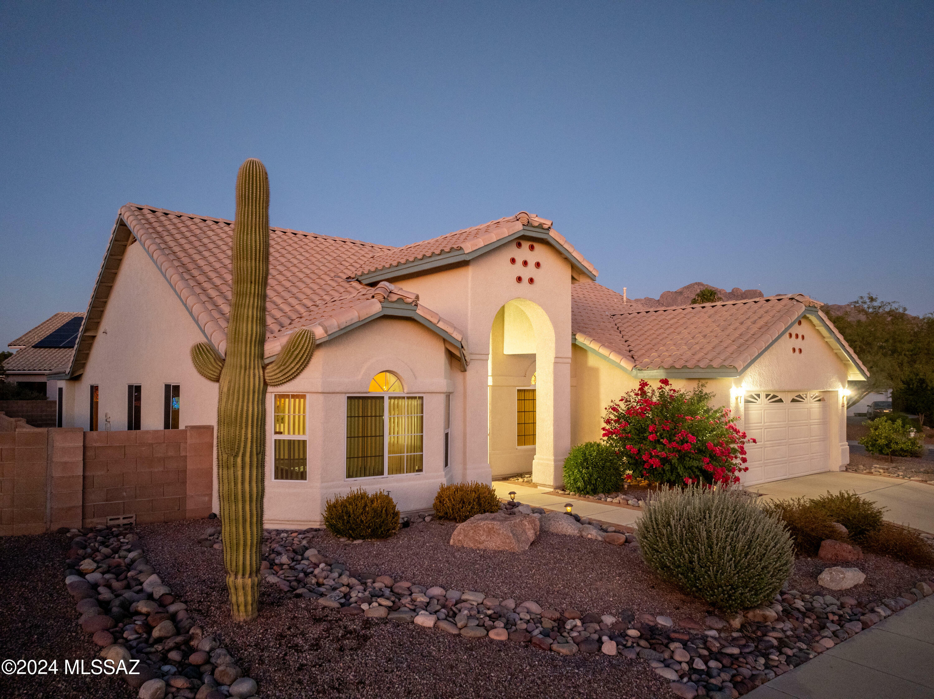 Property Photo:  1510 W Dusk Glow Loop  AZ 85704 