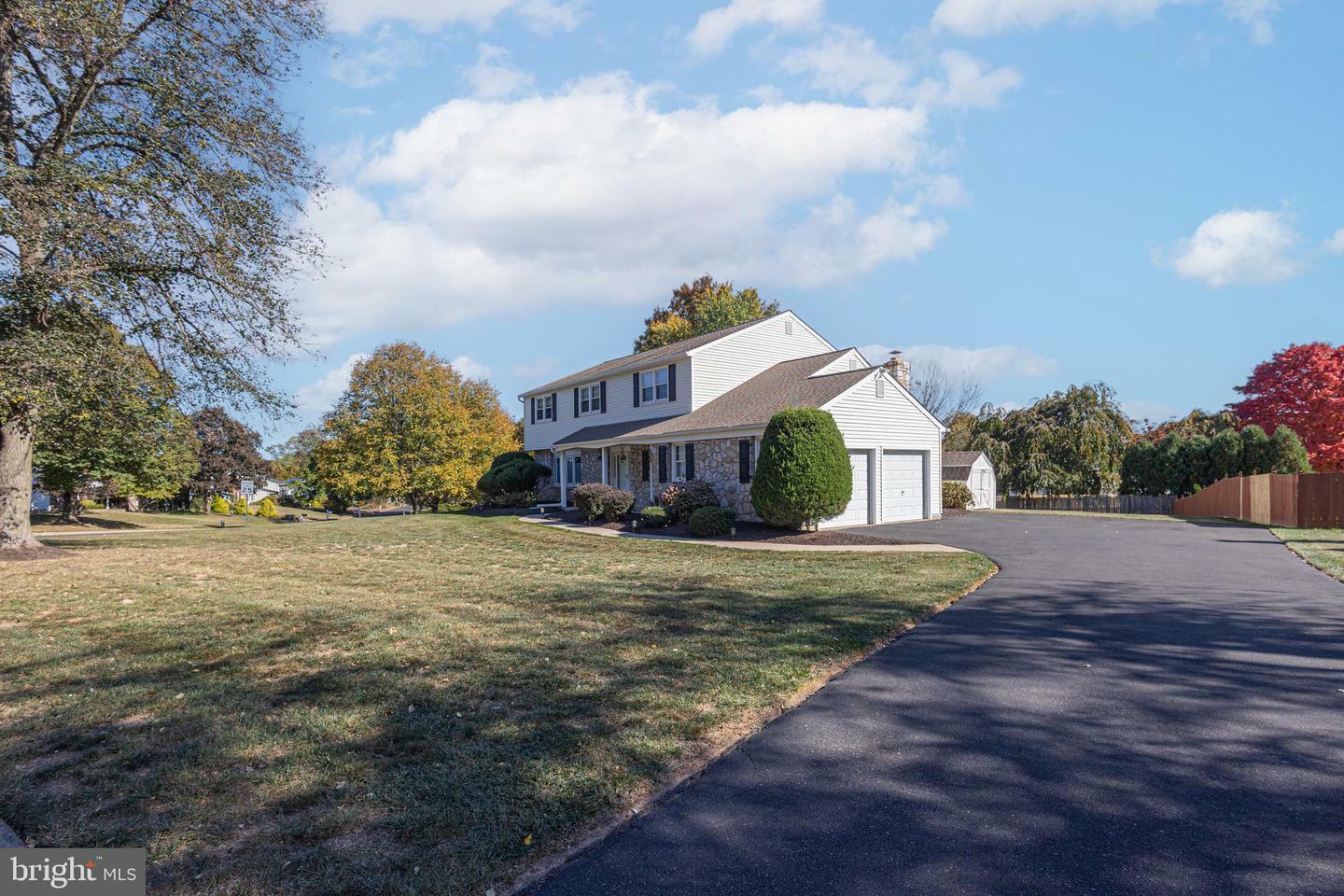 Property Photo:  1037 Queens Drive  PA 19067 