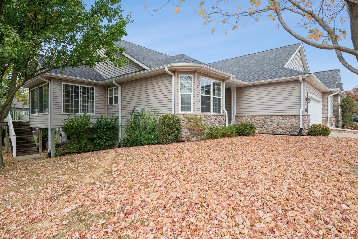 Property Photo:  4101 N Willowbend Road NE  IA 52411 