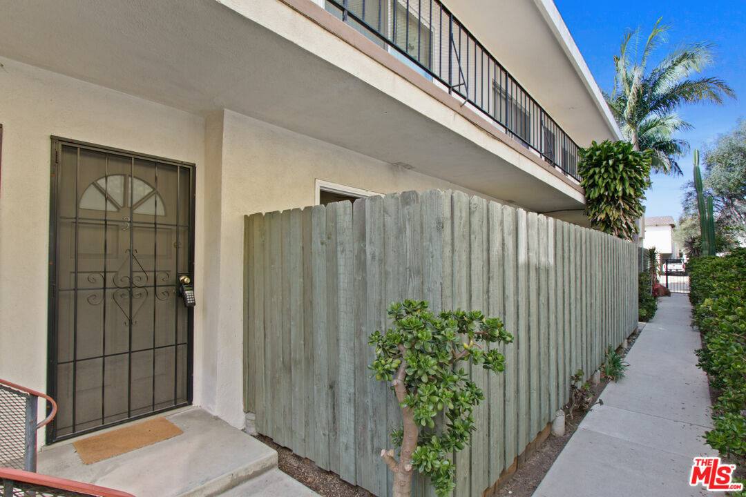 Property Photo:  12726   Caswell Ave 3  CA 90066 