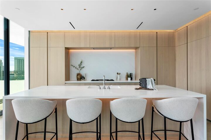 Property Photo:  1000 Water Street 1402  FL 33602 