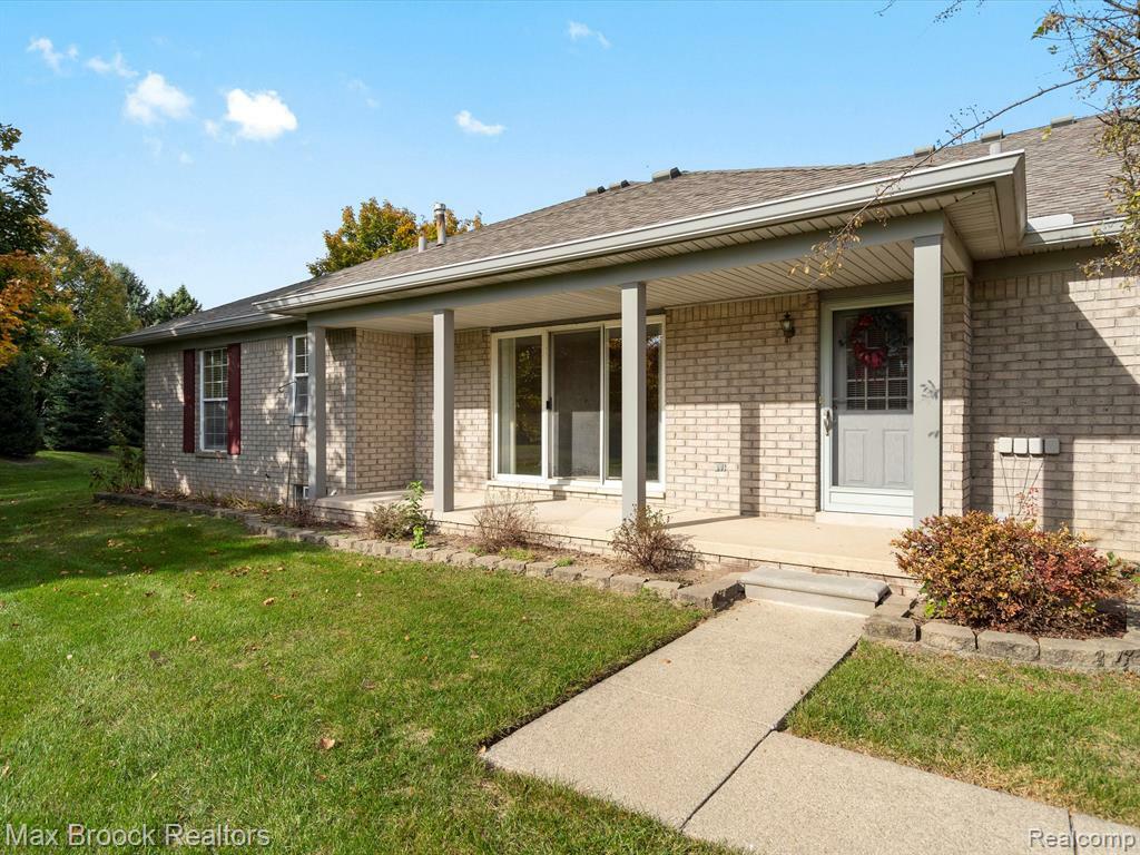 Property Photo: 48489 Hudson Bay Court 124 MI 48315 4274