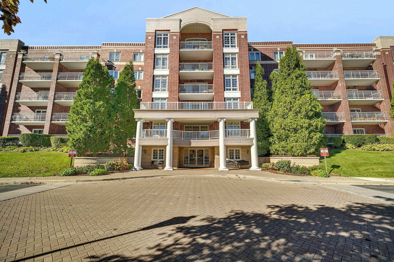 Property Photo:  7071 W Touhy Avenue 605  IL 60714 