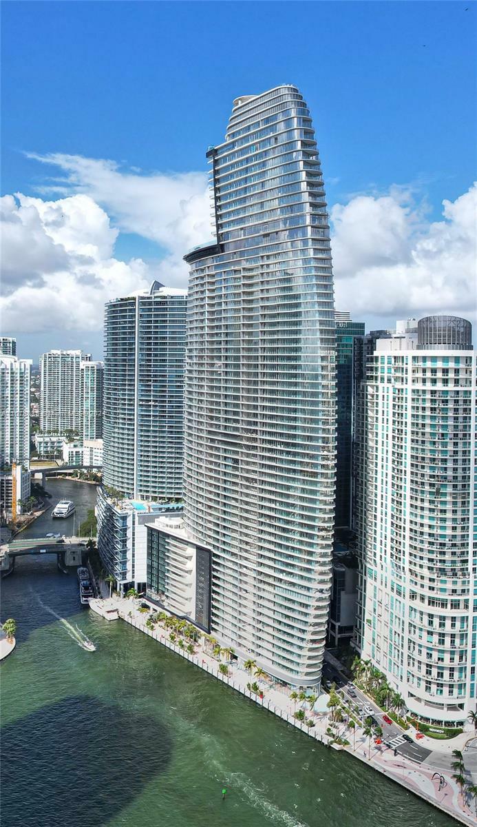 Property Photo:  300 Biscayne Blvd Way 2809  FL 33131 