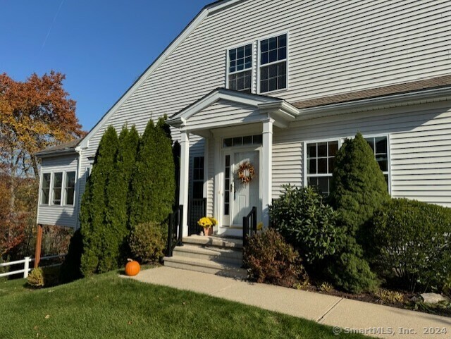 Property Photo: 11 Bridle Path 11 CT 06019