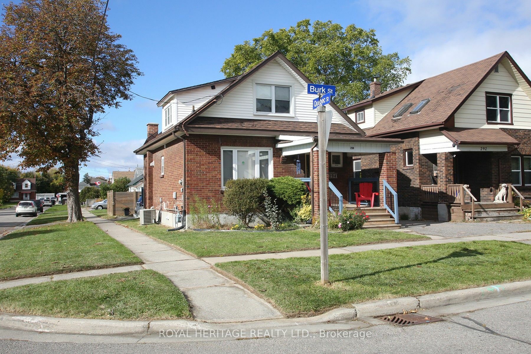 Photo de la propriété:  294 Burk St  ON L1J 4C4 