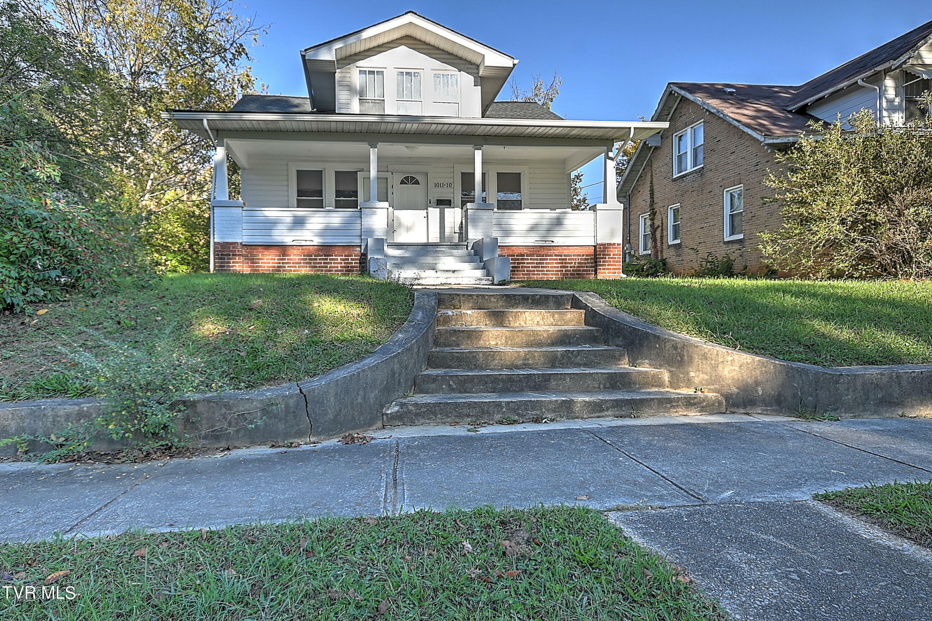 Property Photo:  1011 East Unaka Avenue  TN 37601 