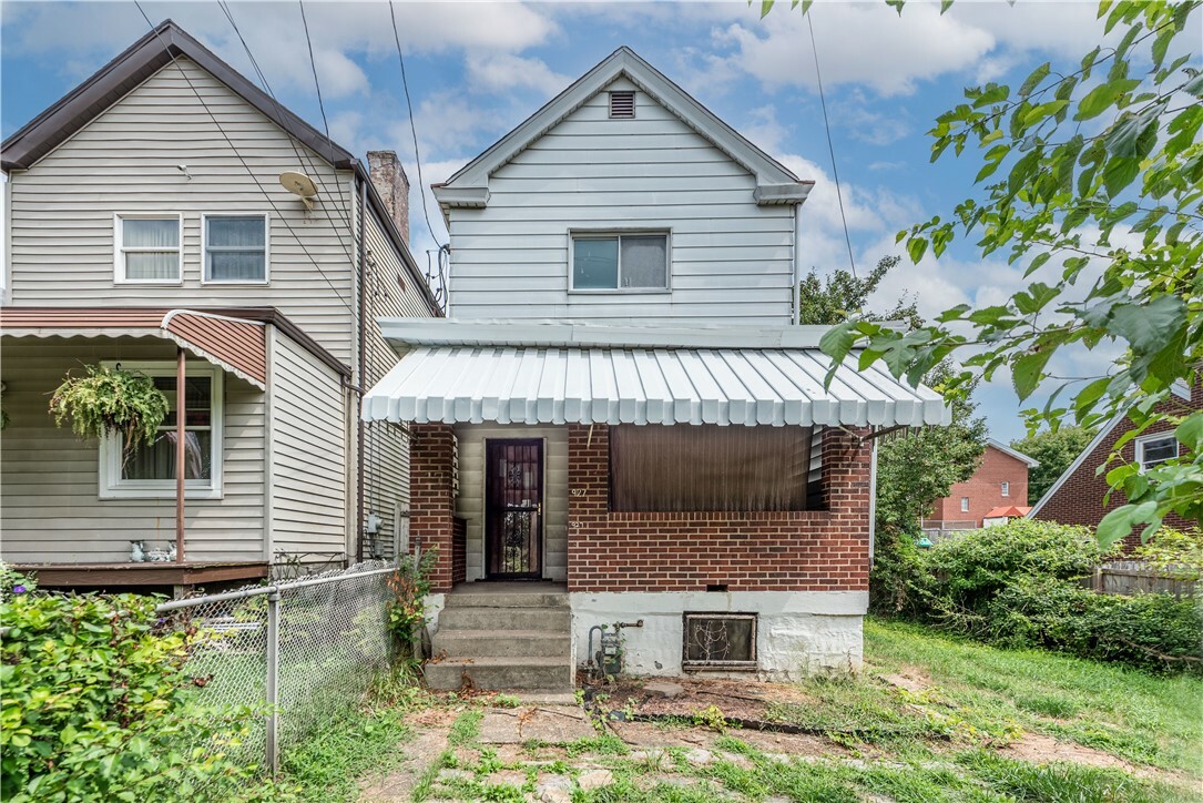 Property Photo:  927 Bennett St  PA 15132 