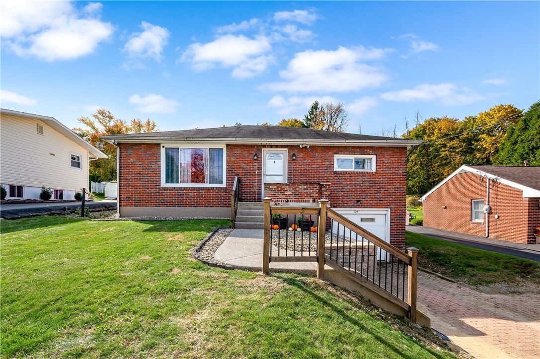 Property Photo: 104 Crestview Dr PA 16001