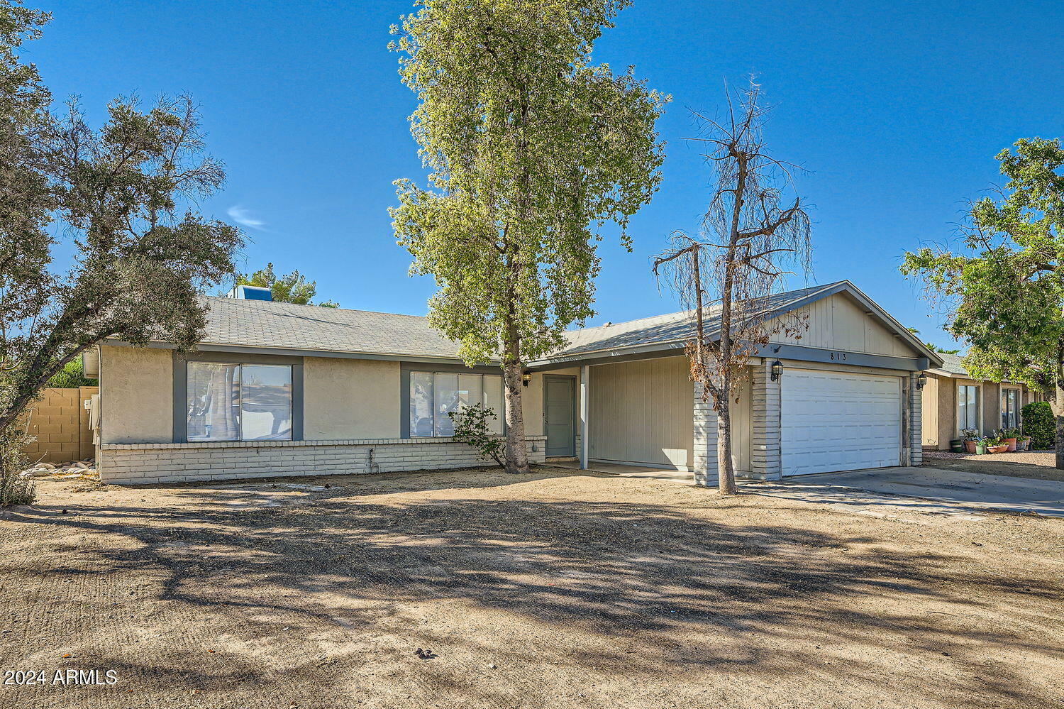 Property Photo:  813 W Apollo Avenue  AZ 85283 