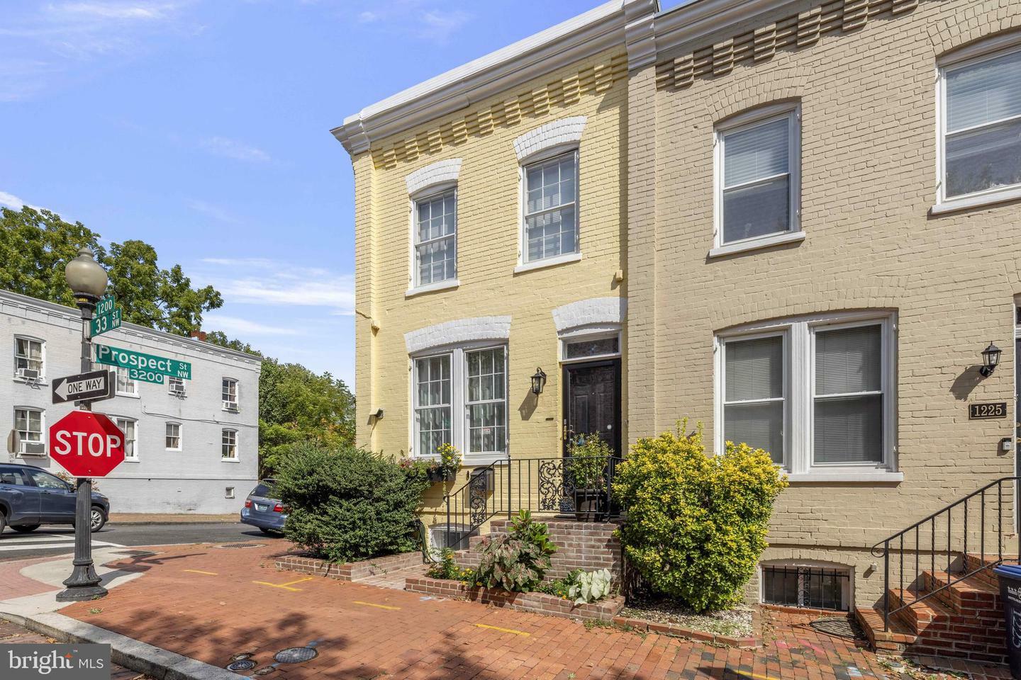 Property Photo:  1227 33rd Street NW  DC 20007 