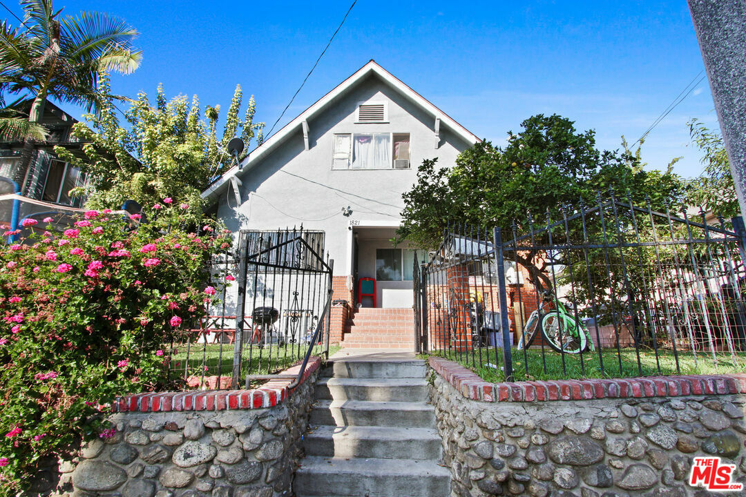 Property Photo:  1819  S Normandie Ave  CA 90006 