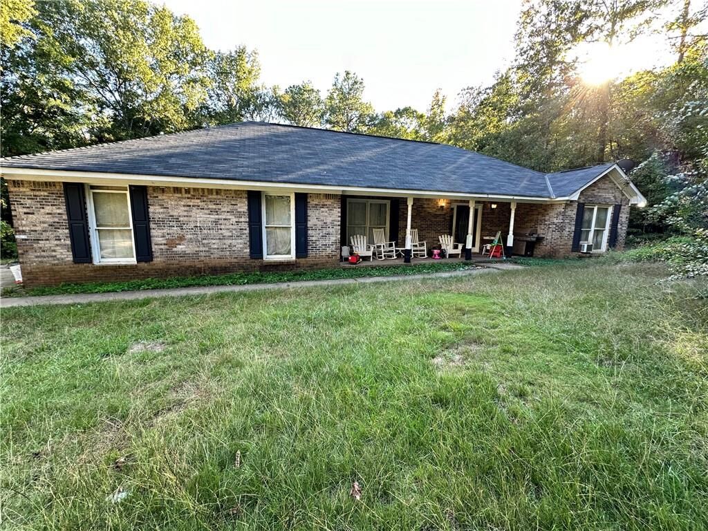 Property Photo: 889 Lee Road 424 AL 36874