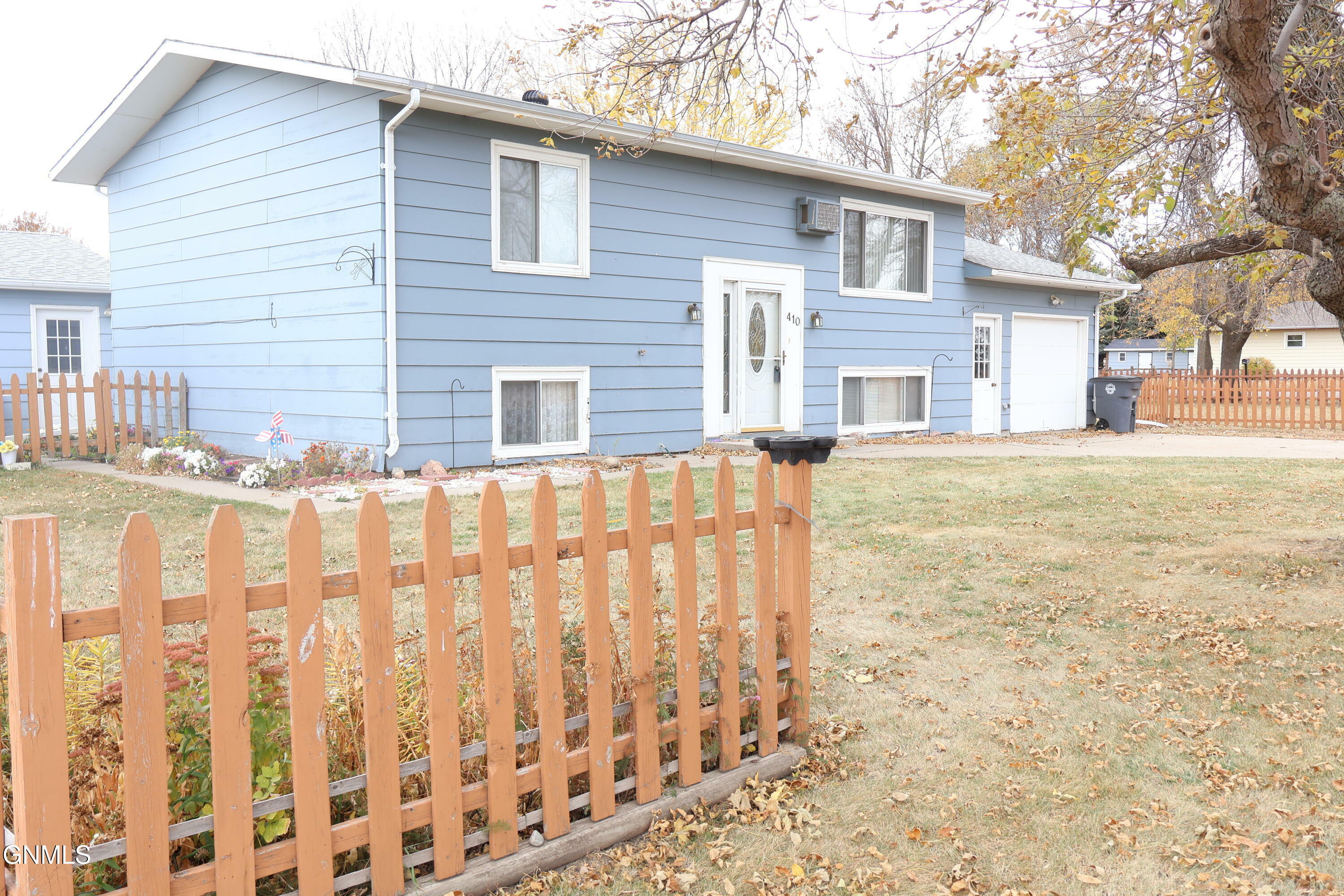 Property Photo:  410 Railway Street  ND 58579 