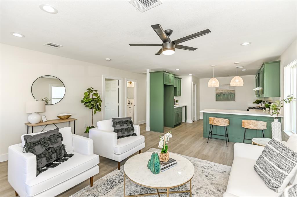 Property Photo: 1118 E 29th Street TX 77009
