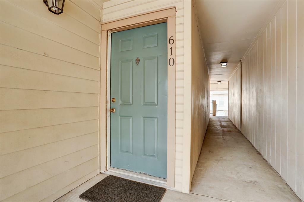 Property Photo:  12550 Whittington Drive 6/610  TX 77077 