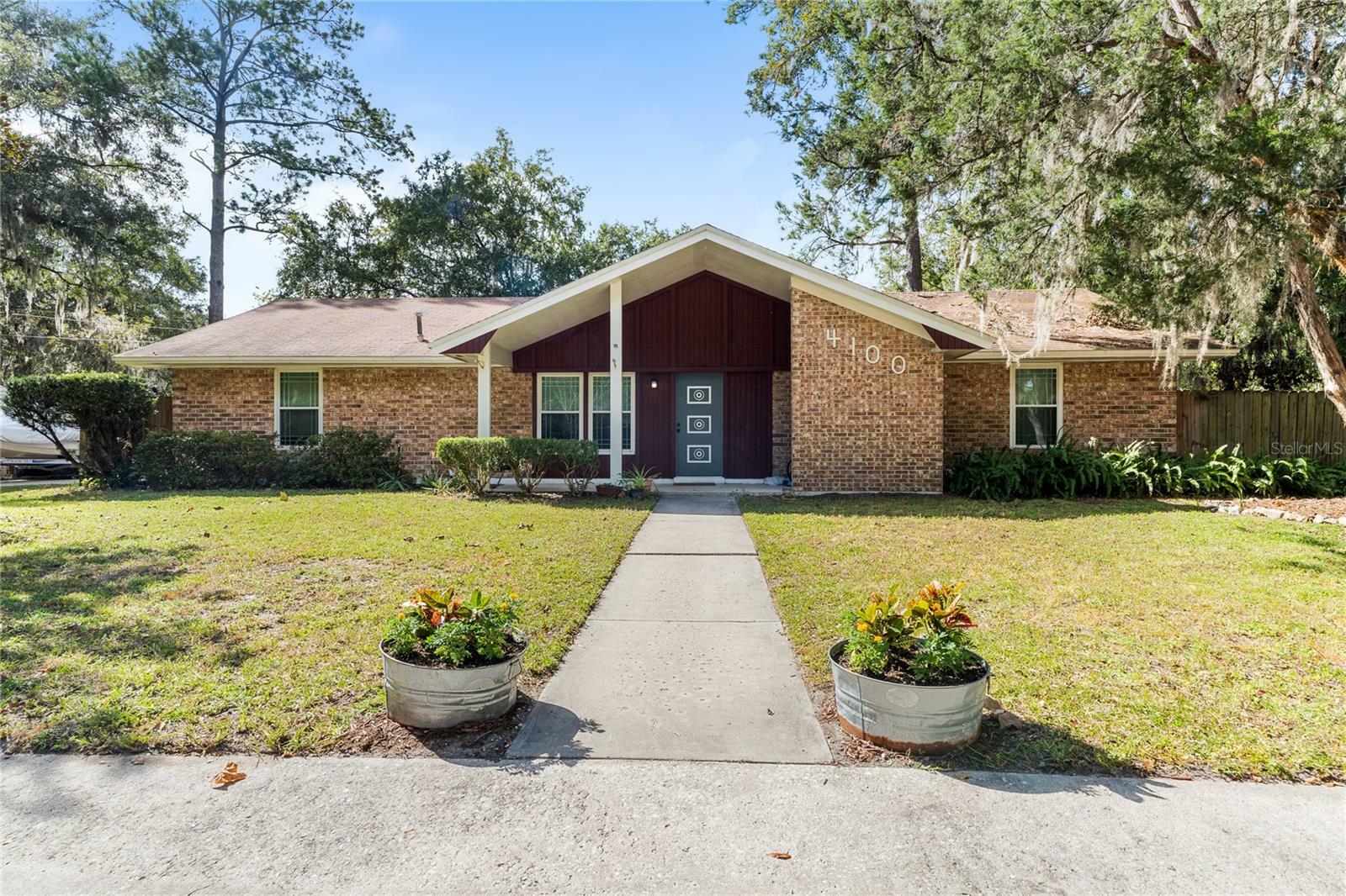 Property Photo: 4100 NW 20th Drive FL 32605