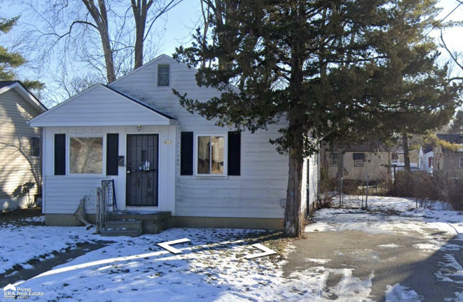 Property Photo:  613 W Foss Avenue  MI 48505 