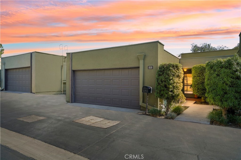 Property Photo:  859 Temple Terrace  CA 90042 