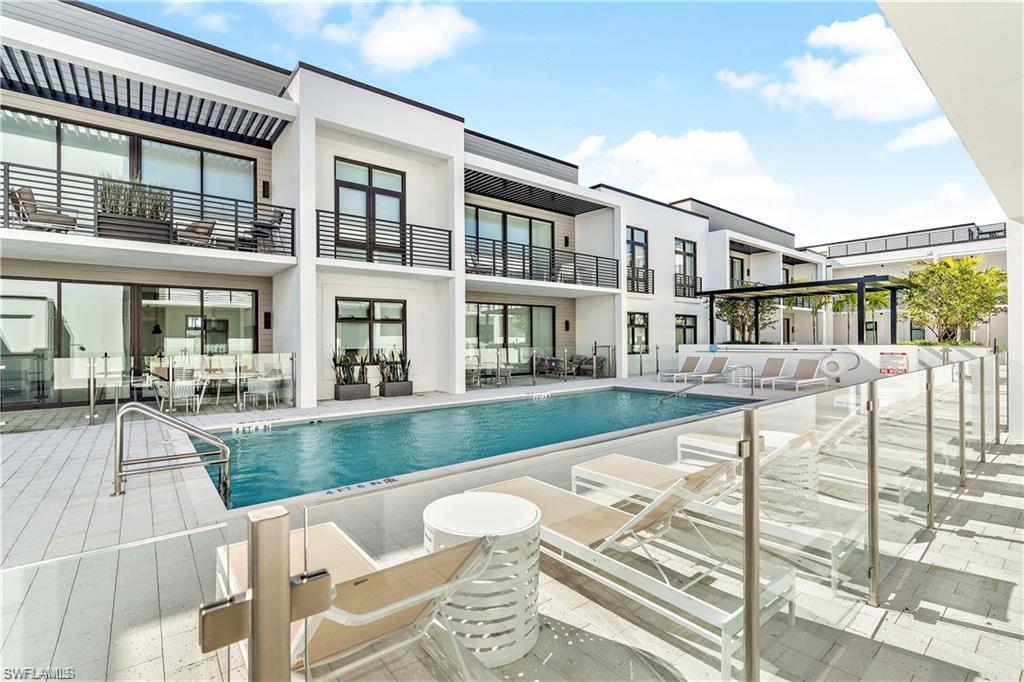 Property Photo: 850 Central Ave 202 FL 34102