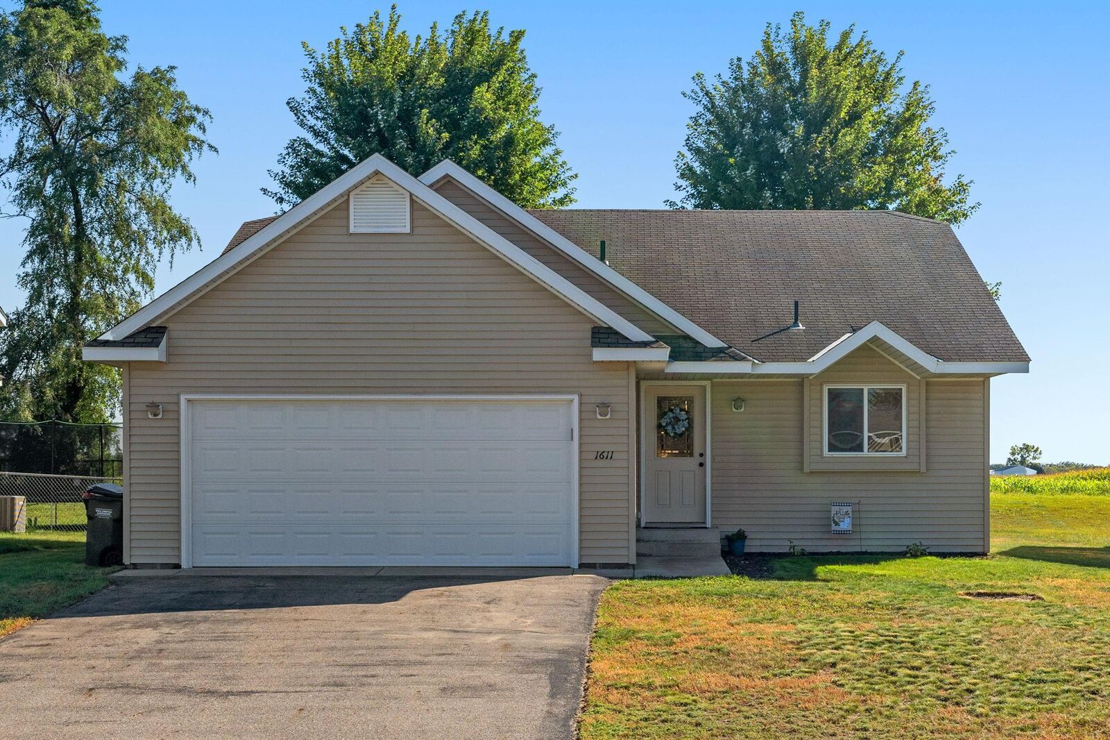 Property Photo:  1611 Forest Glen Circle  MN 56301 