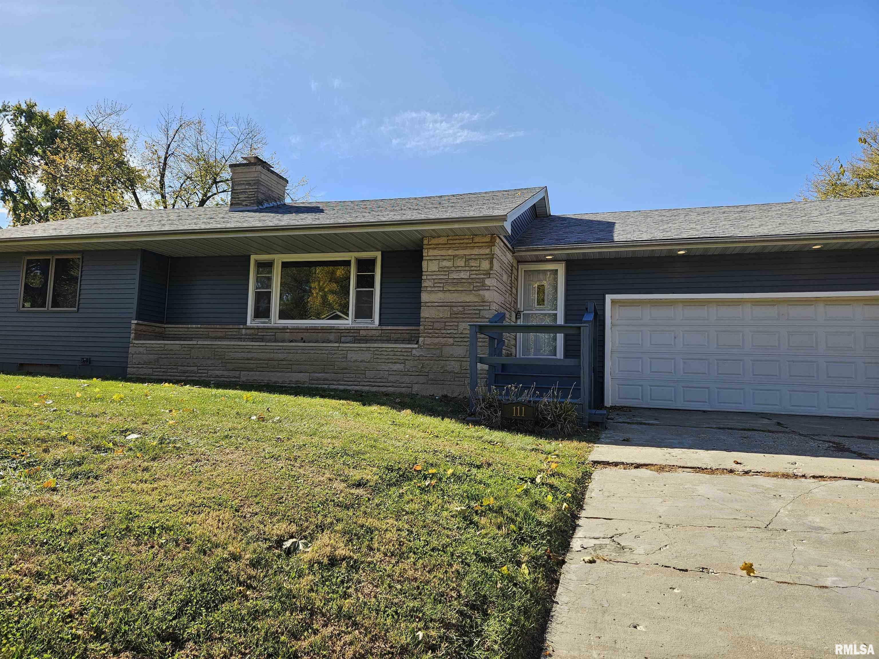 Property Photo:  111 N Sanderson Avenue  IL 61607 