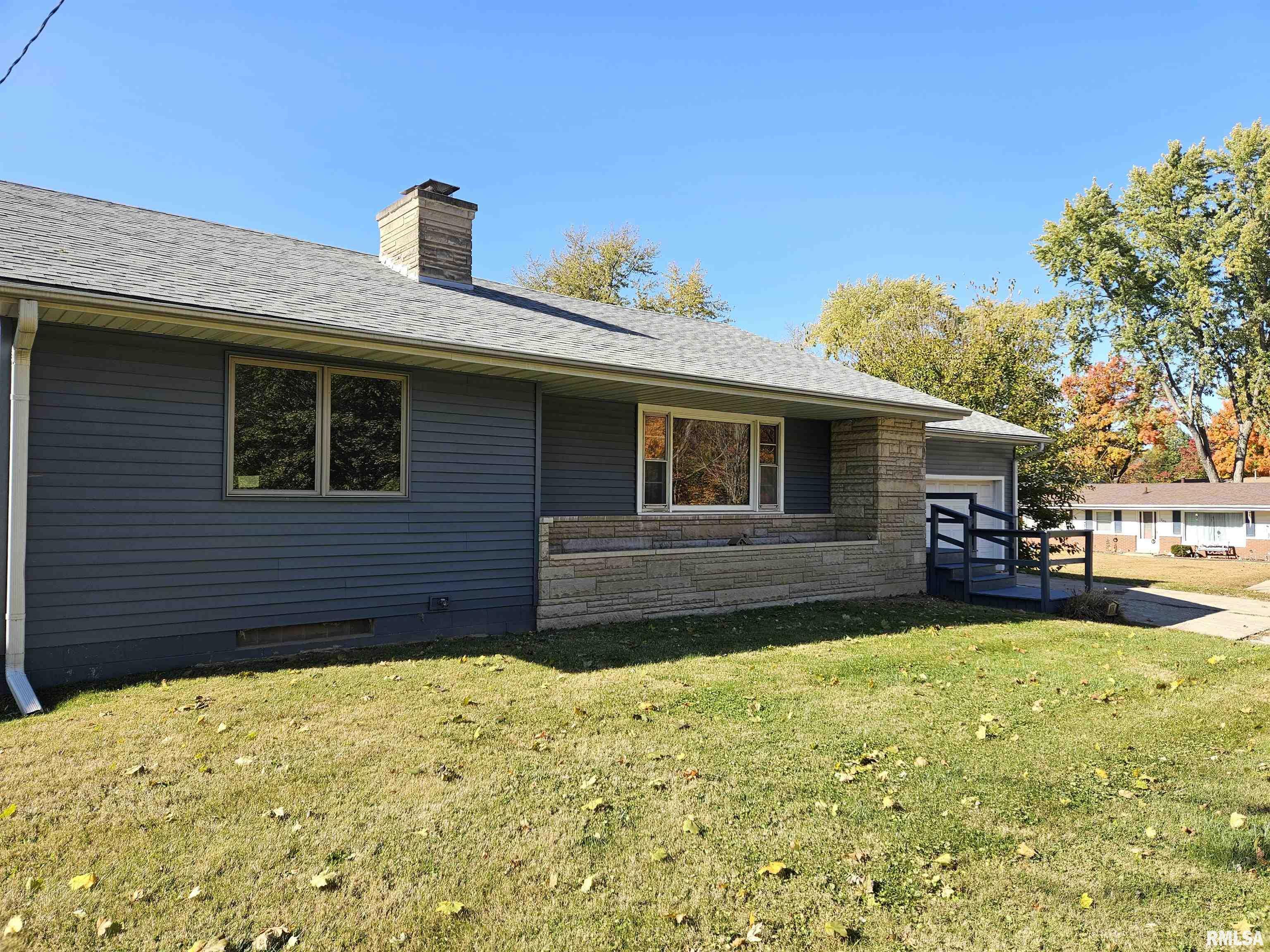 Property Photo:  111 N Sanderson Avenue  IL 61607 