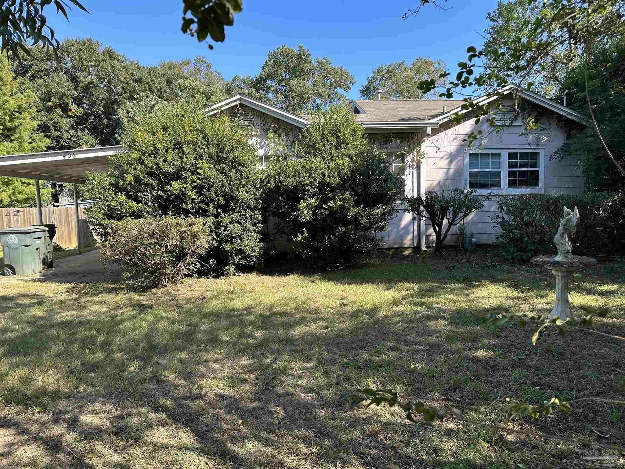 Property Photo:  406 Coulter Ave  FL 32533 