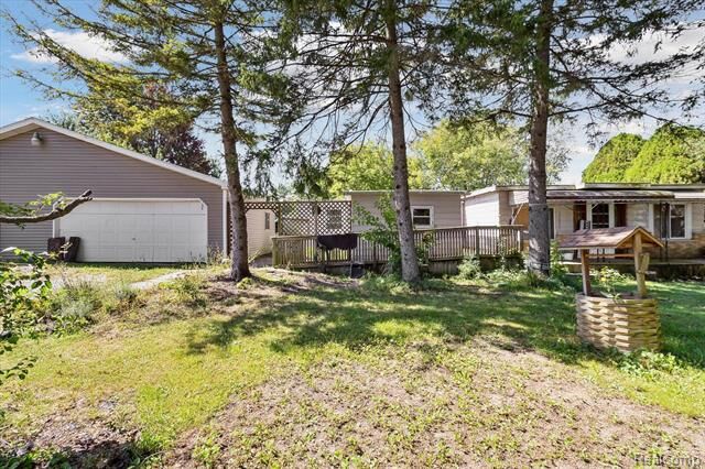 Property Photo:  1766 New Rochelle Drive  MI 48446 