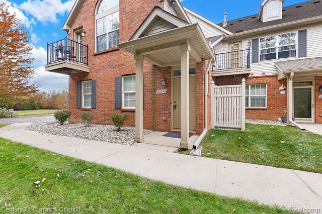 Property Photo: 23046 Williamsburg Circle MI 48183