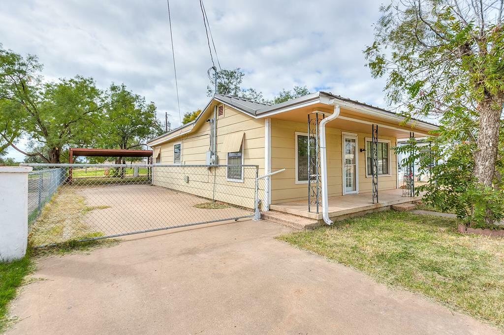 Property Photo:  313 W Ave W  TX 76903 