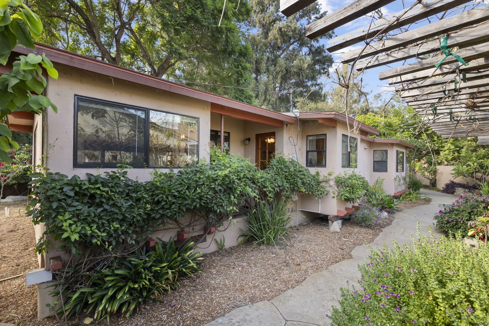 Property Photo:  5130 Cathedral Oaks Road  CA 93111 