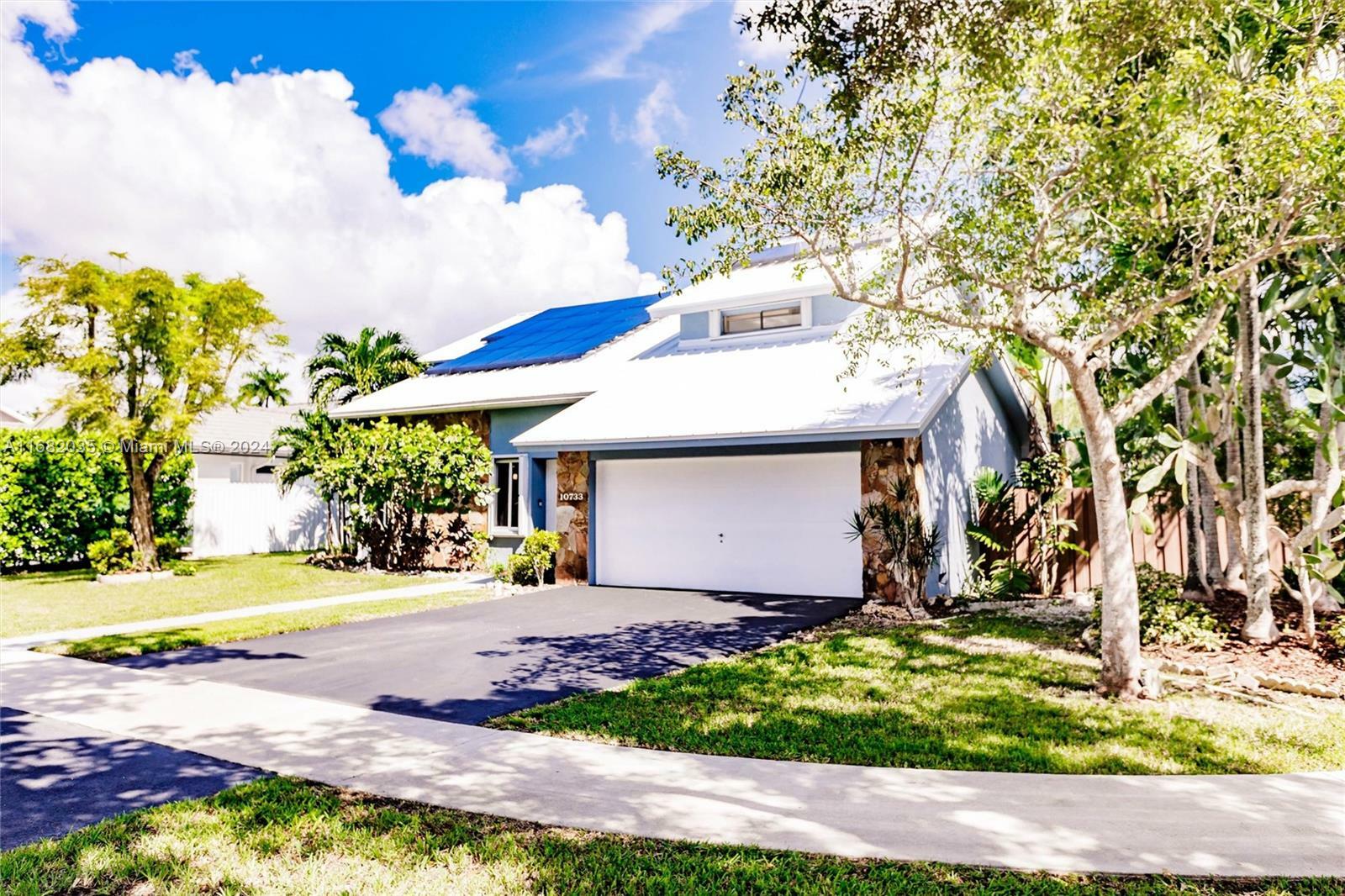 Property Photo: 10733 SW 129th Pl FL 33186