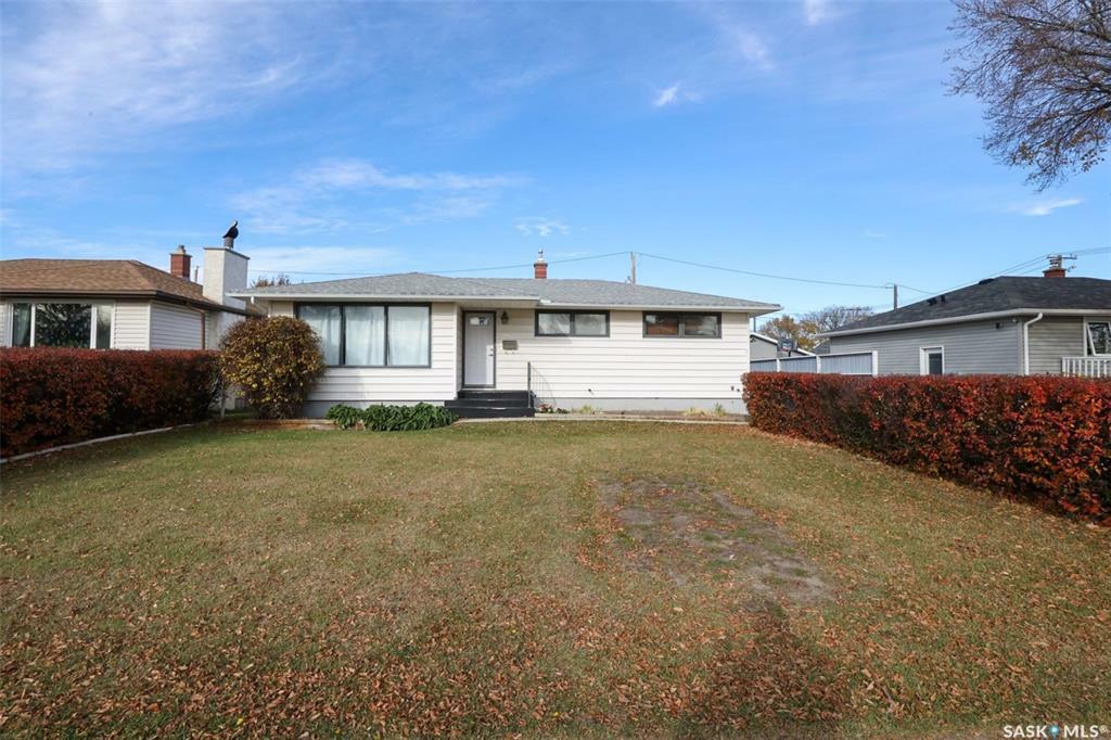 Photo de la propriété:  3216 Perry Avenue  SK S4R 3H8 