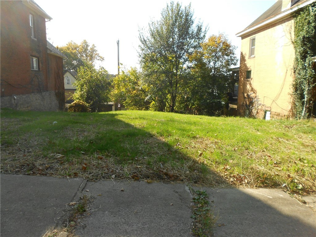 Property Photo:  218 Jucunda St  PA 15210 