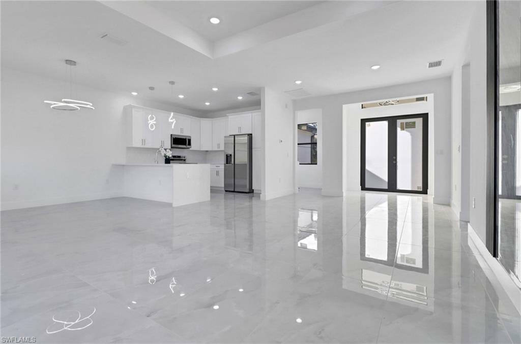 Property Photo: 3010 29th St SW FL 33976