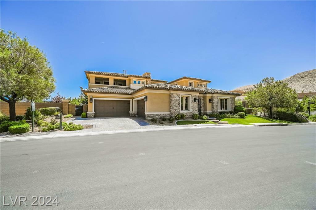 Property Photo:  4 Olympia Chase Drive  NV 89141 