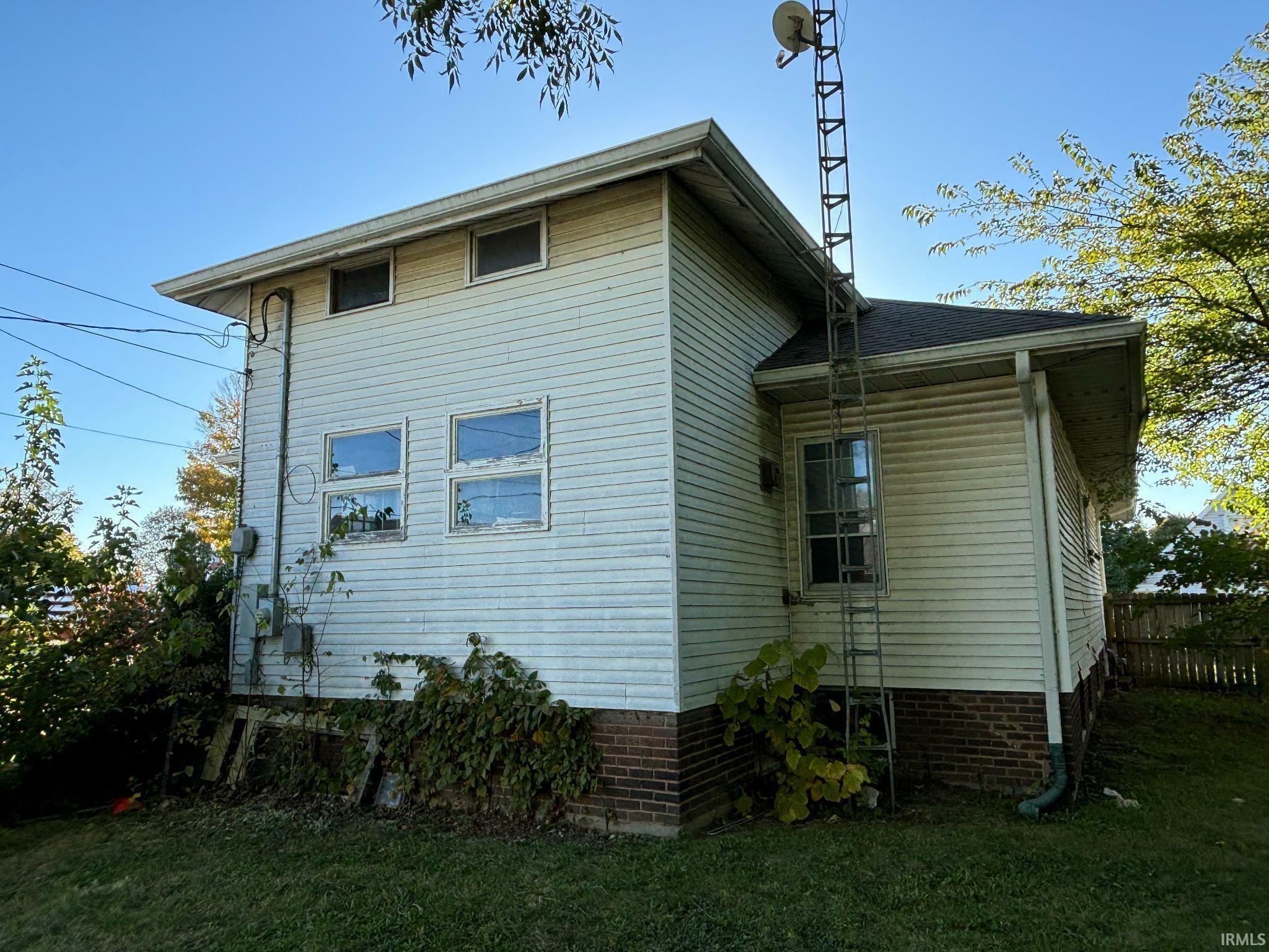 Property Photo:  118 N 20th Street  IN 47362-7362 