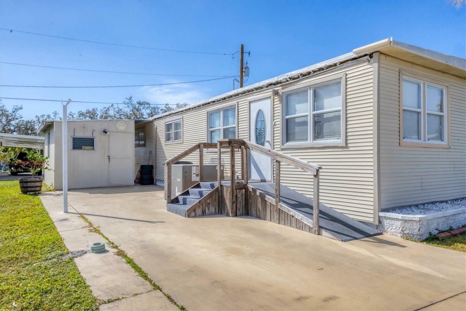 Property Photo:  1219 41st Avenue Drive E  FL 34222 