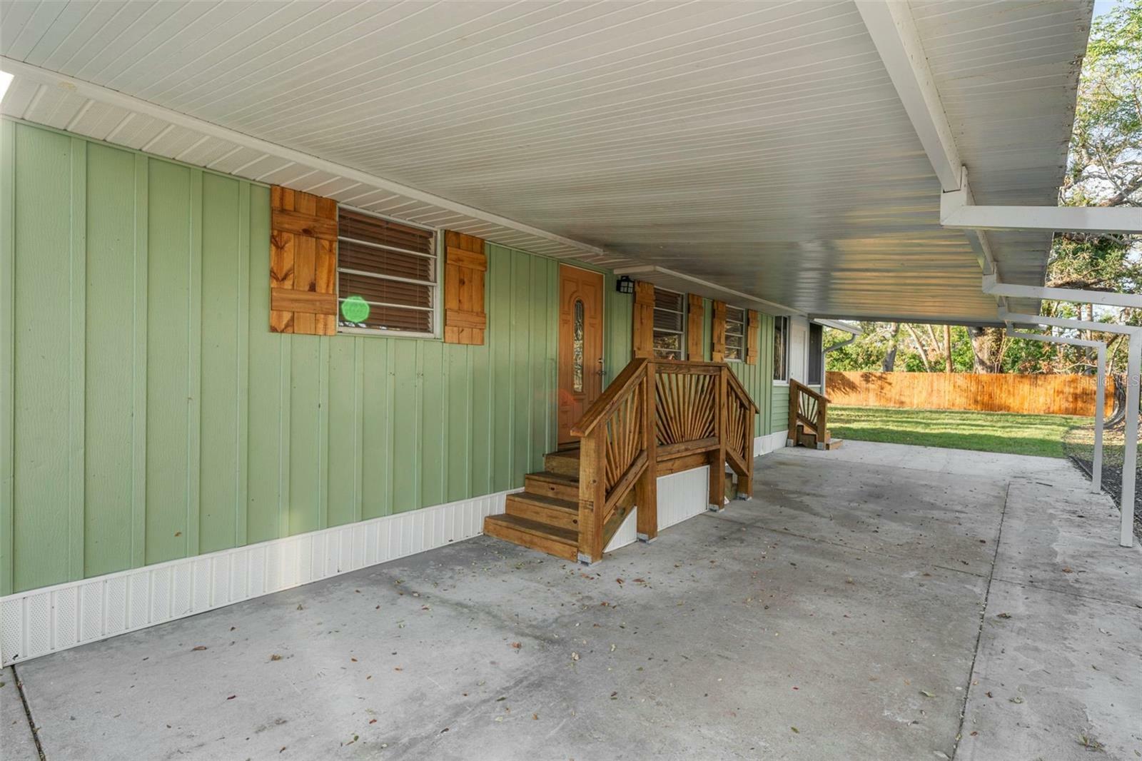 Property Photo:  1102 36th Avenue W  FL 34205 