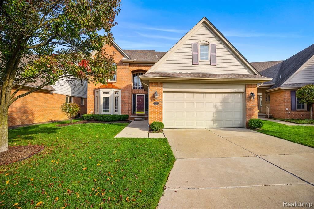 Property Photo:  43552 Inglenook Ct  MI 48314 1920 