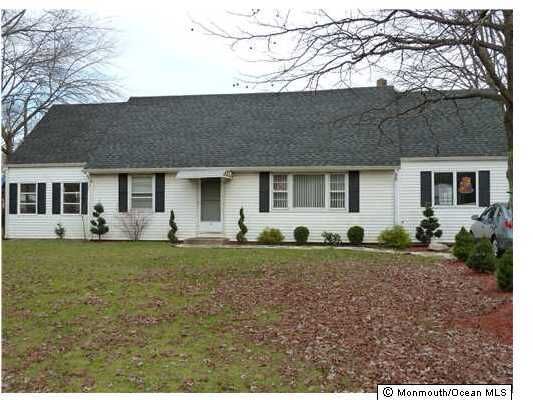 Property Photo:  16 Sarah Lane  NJ 08831 