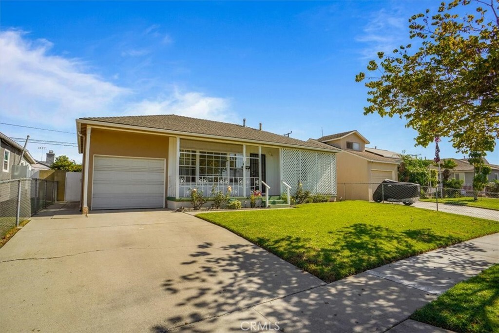 Property Photo:  5512 Whitewood Avenue  CA 90712 