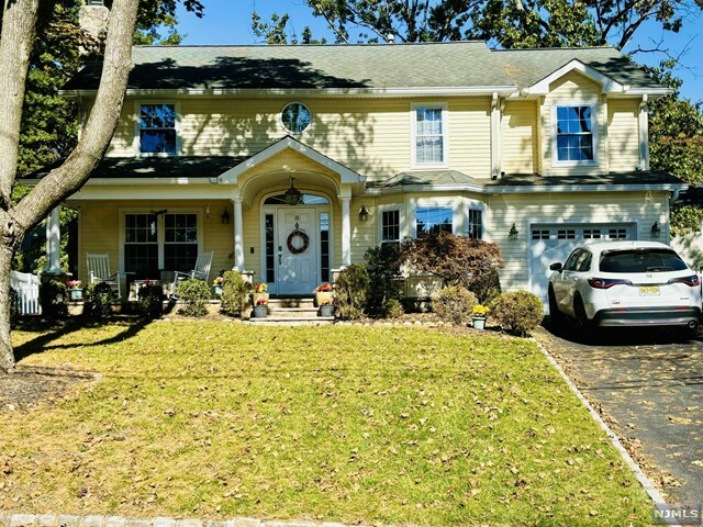 Property Photo:  18 Yorktown Terrace  NJ 07039 