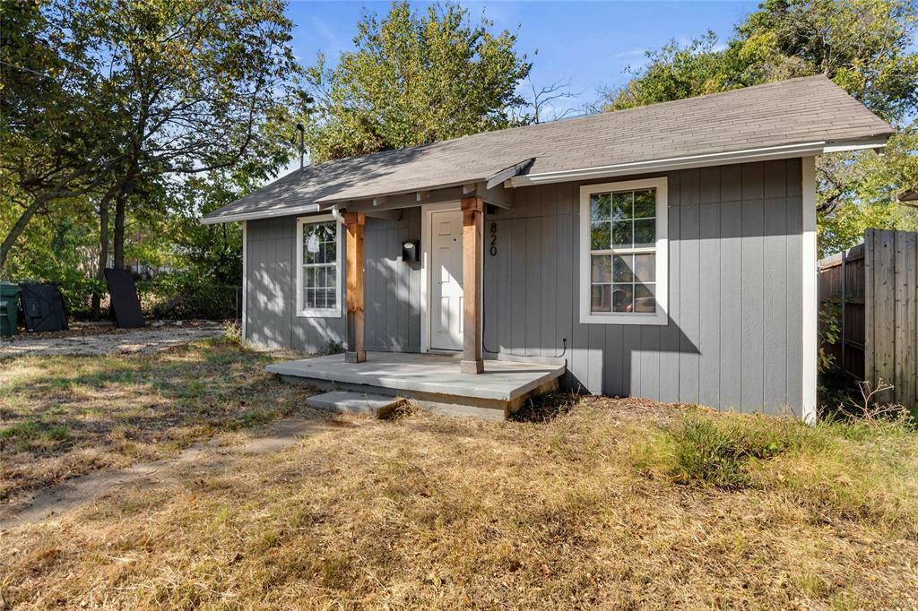 Property Photo:  820 Allen Street  TX 76205 