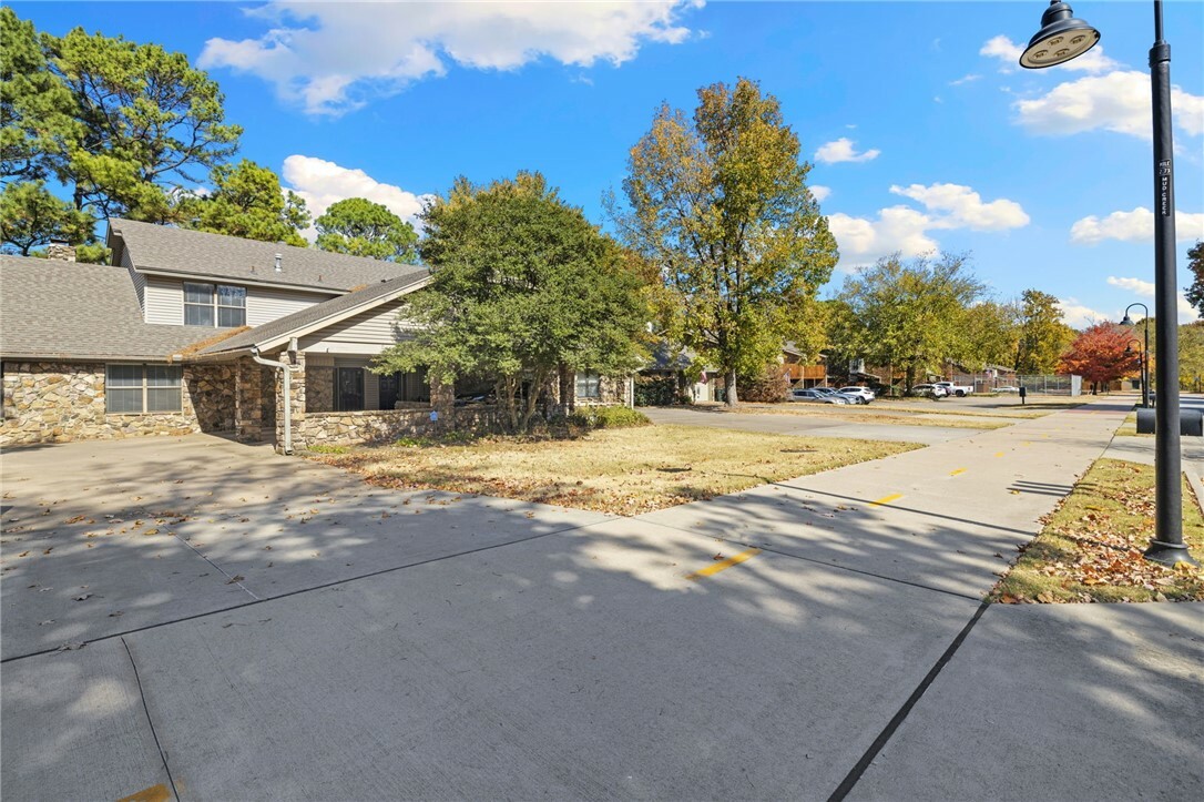 2502 Sweetbriar Drive  Fayetteville AR 72703 photo