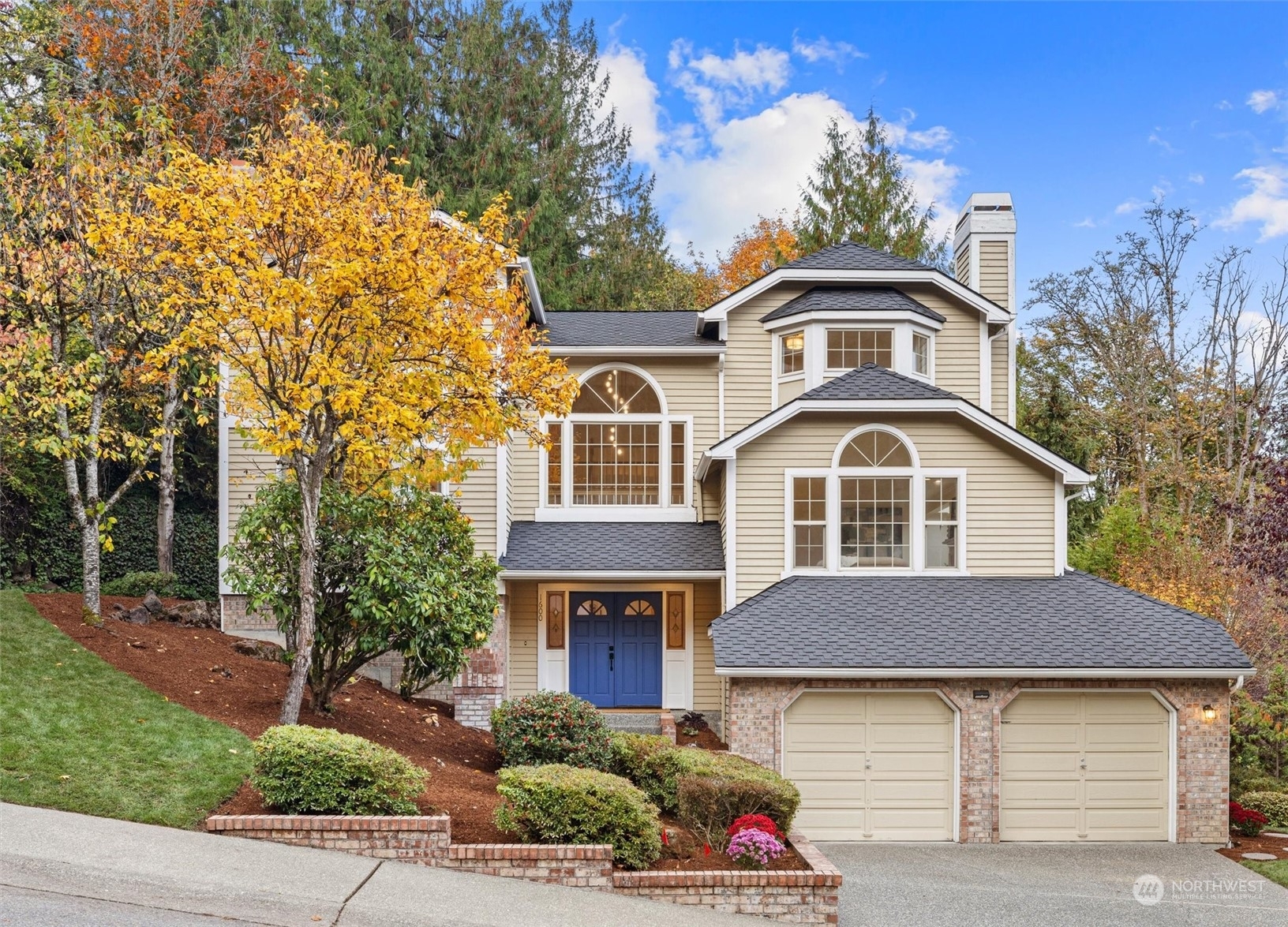 1600 Pineview Drive NW  Issaquah WA 98027 photo