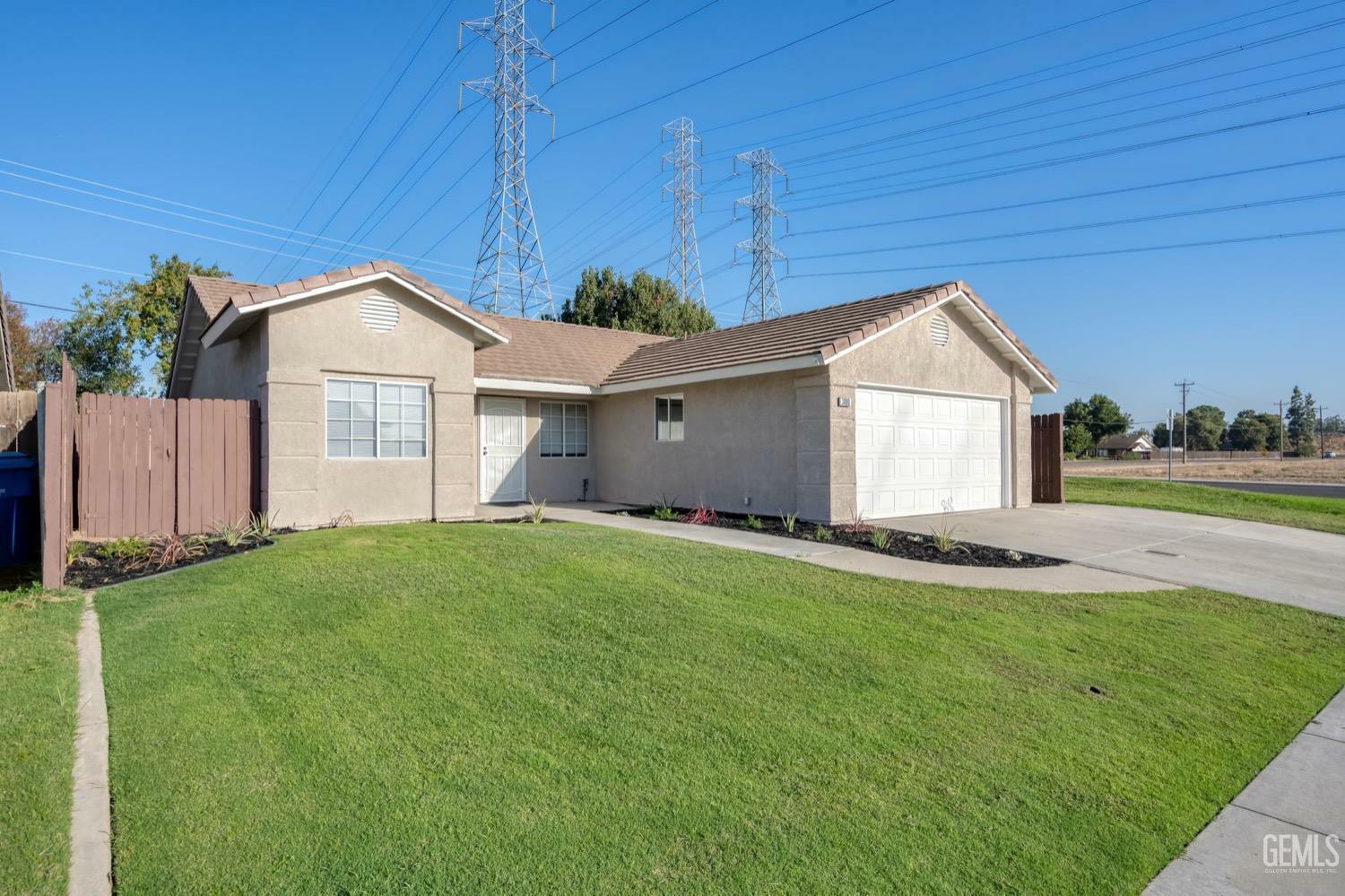 Property Photo:  3000 Chuckwagon Street  CA 93312 